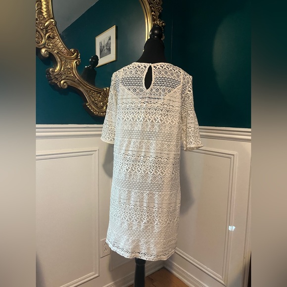Cream Lace Dress - Picture 4 of 4